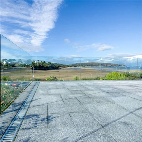 Balustrade Gloine Nua-Aimseartha